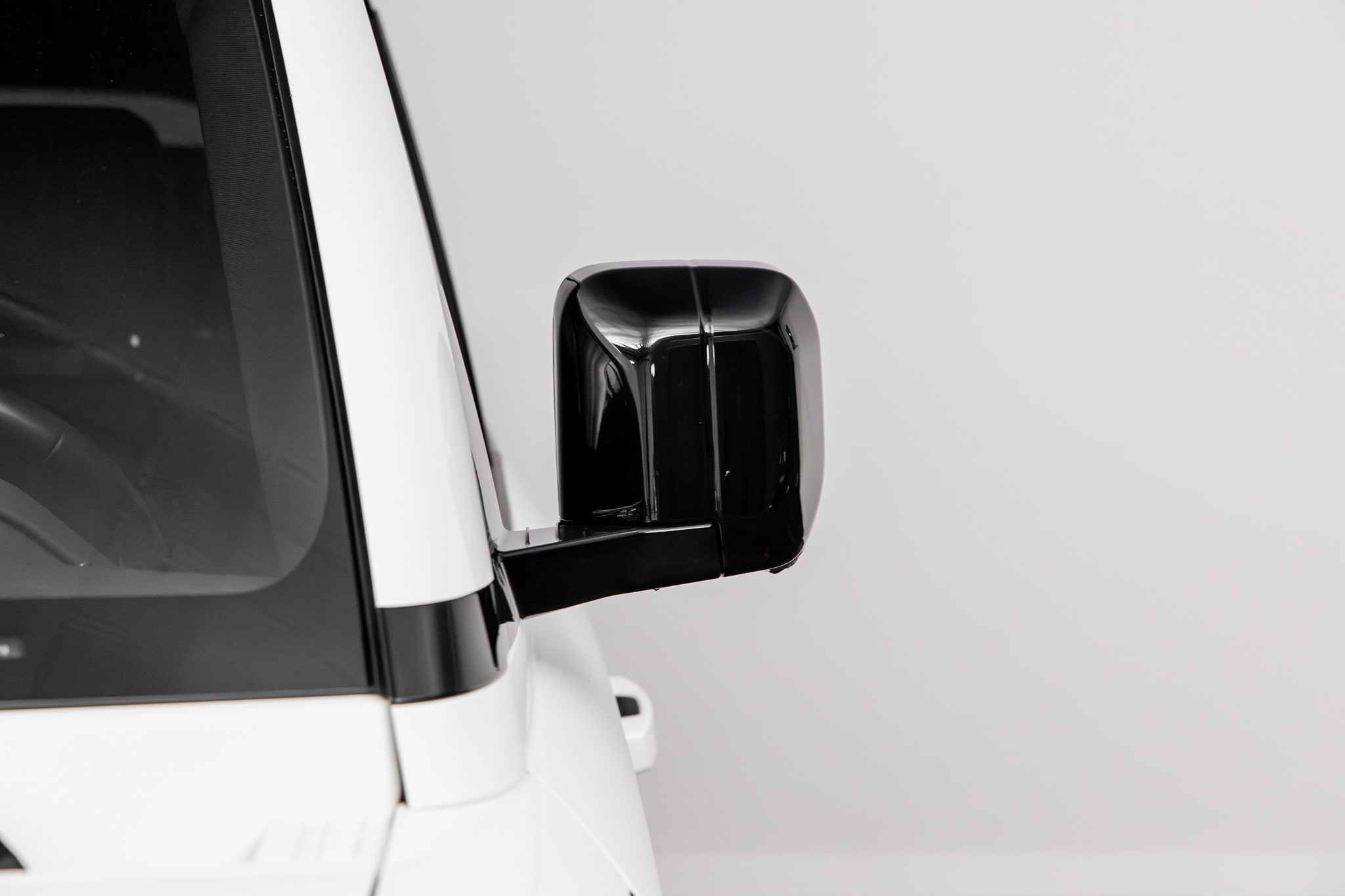 2023 Land Rover Defender X-Dynamic SE - Photo 8