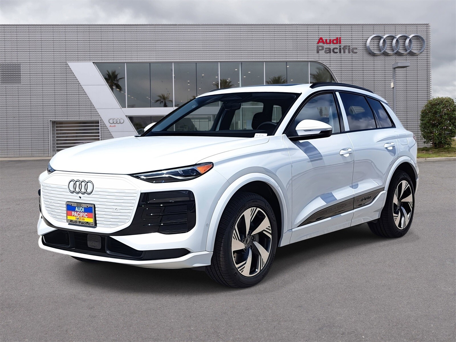 2025 Audi Q6 e-tron Premium's photo