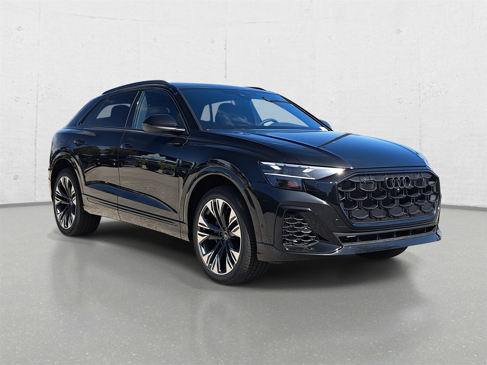 2025 Audi Q8 55 Premium Plus photo 3