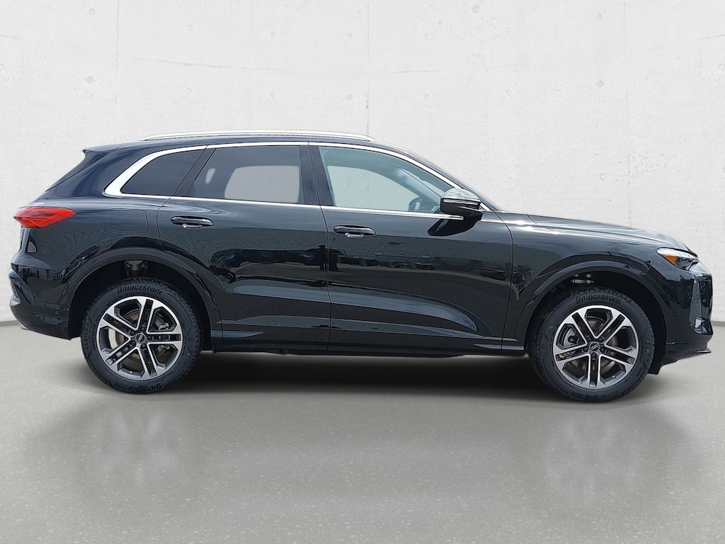 New 2026 Audi Q5 2.0T Premium SUV