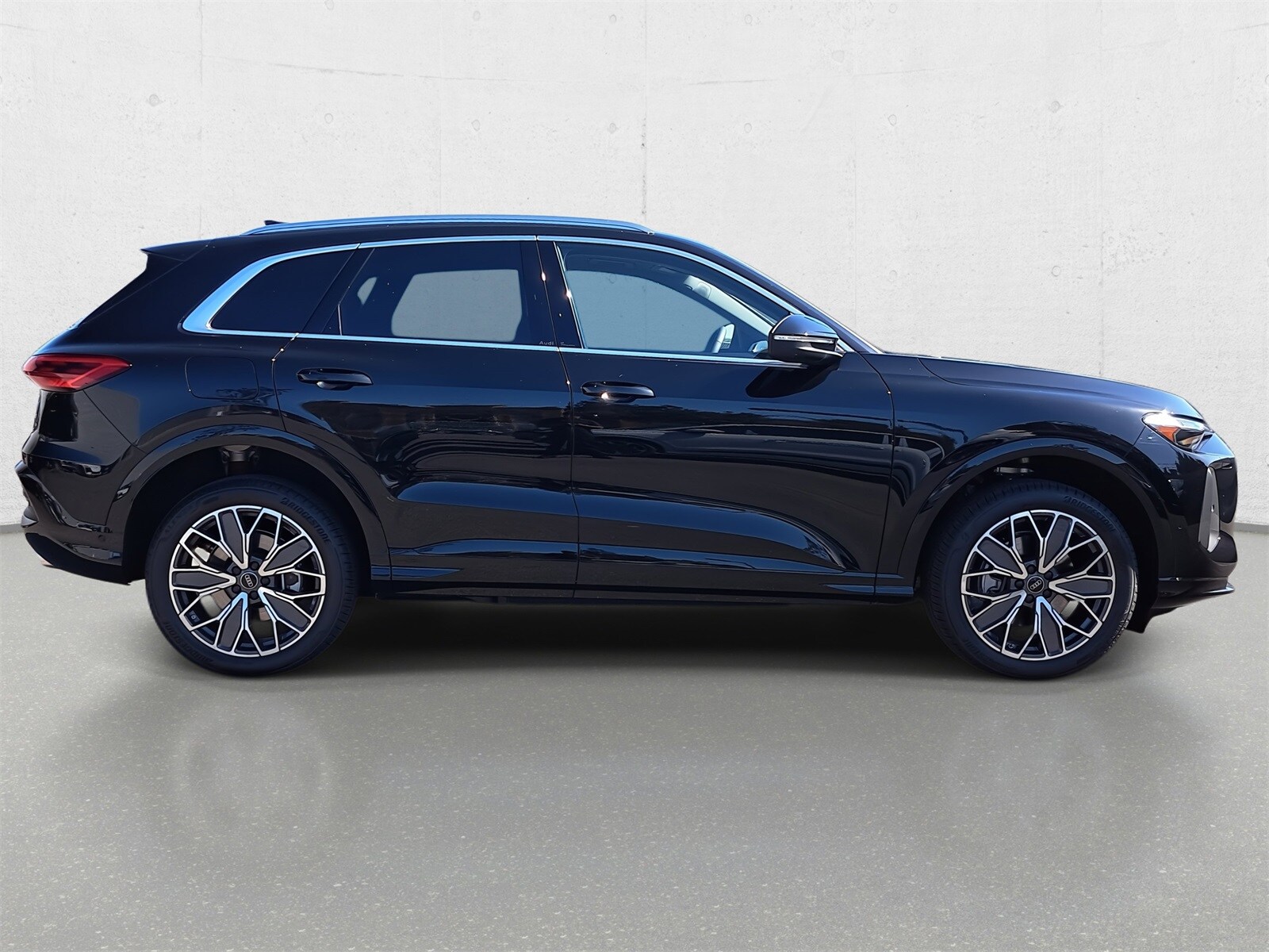 2025 Audi Q5 2.0T Premium Plus photo 4