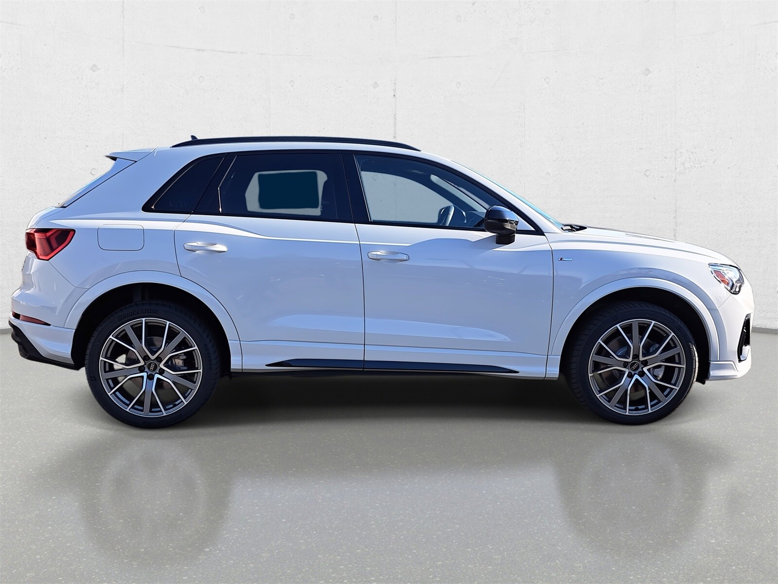 2025 Audi Q3 S line Premium Plus photo 4