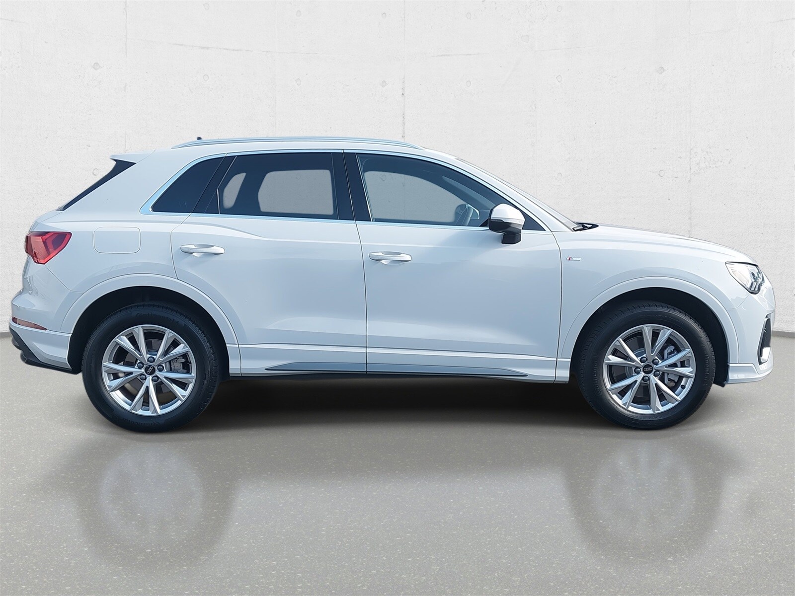 2025 Audi Q3 S line Premium photo 4