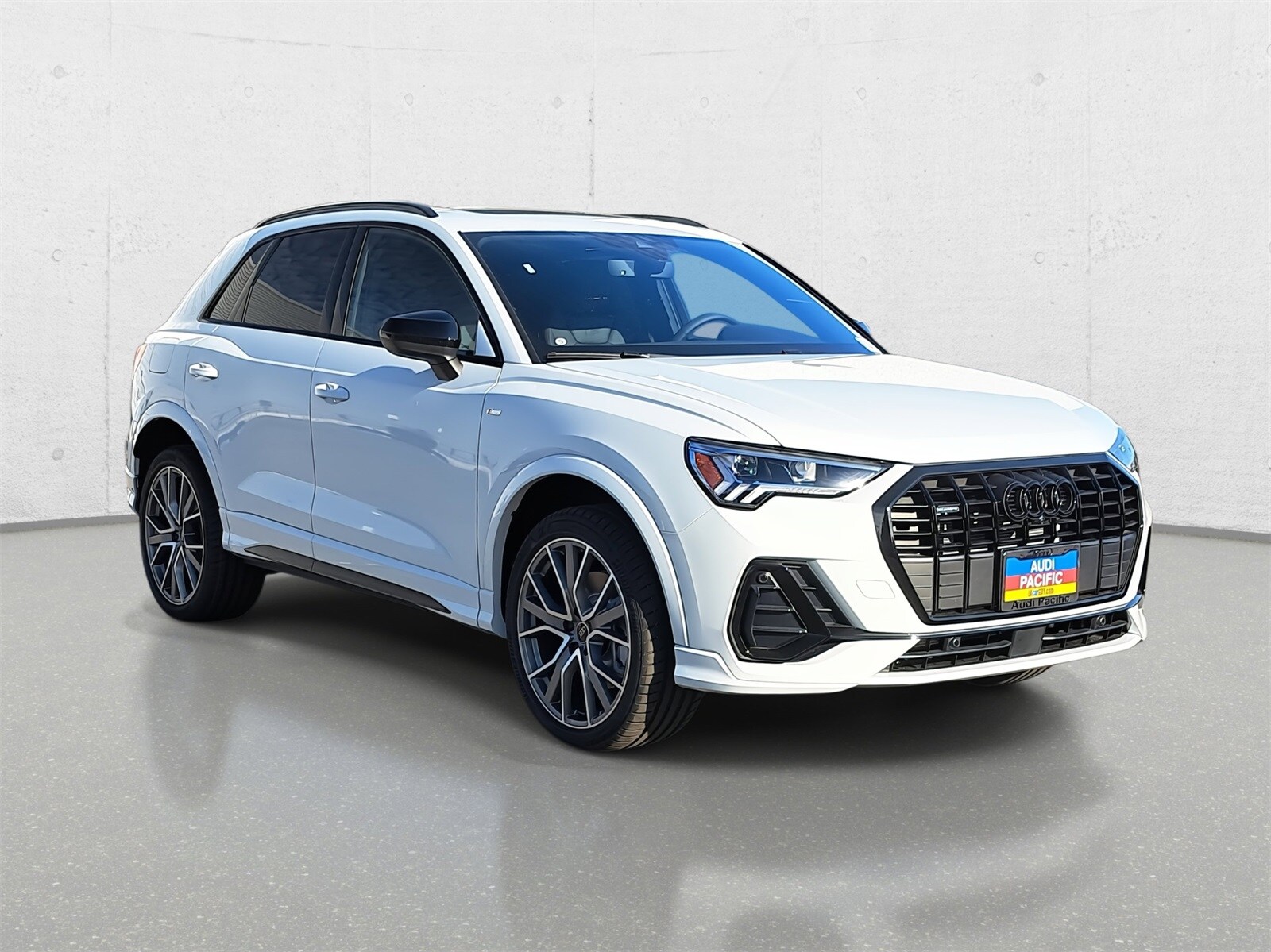 2025 Audi Q3 S line Premium Plus photo 3