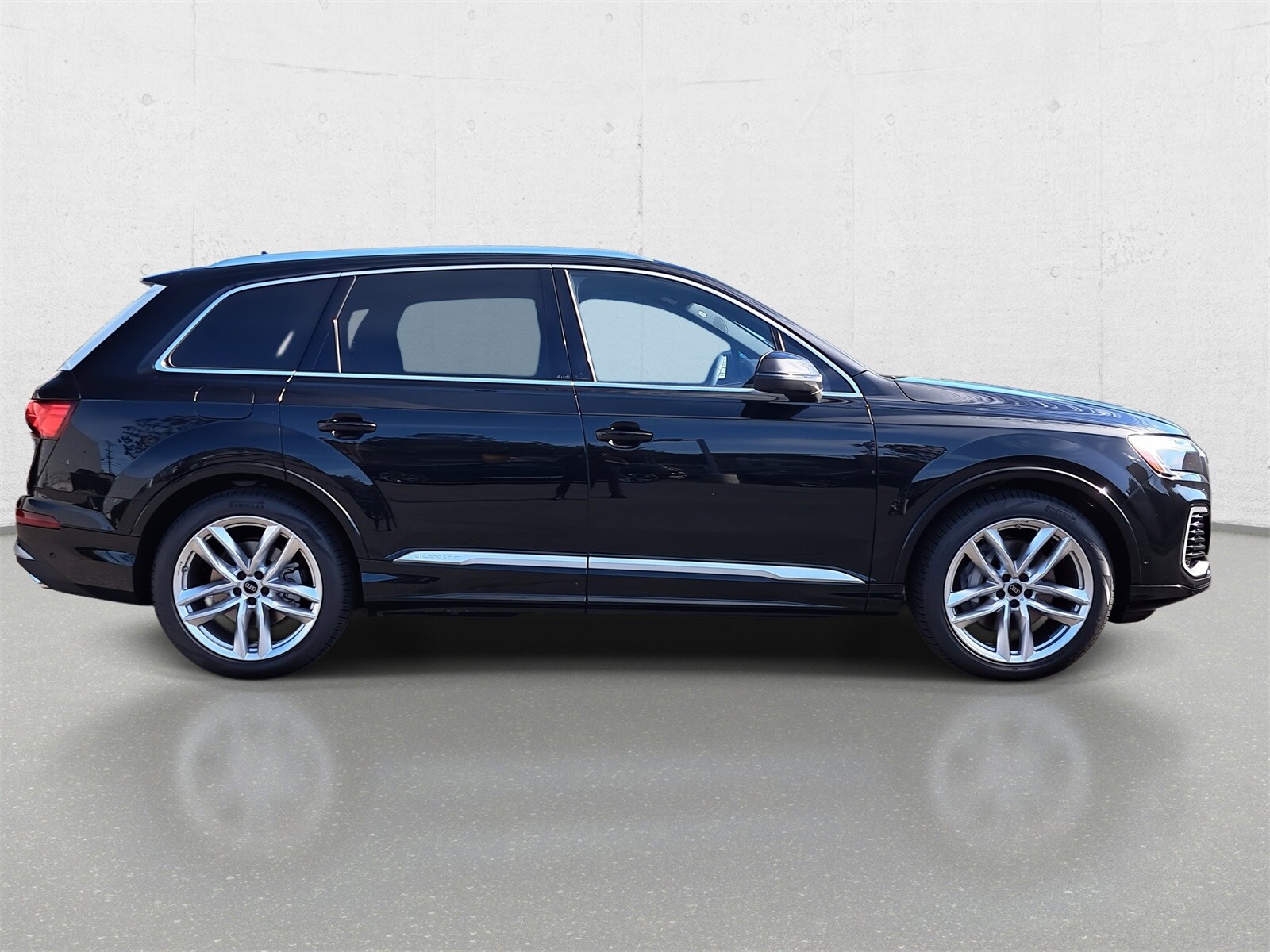 2025 Audi Q7 55 Premium Plus photo 4