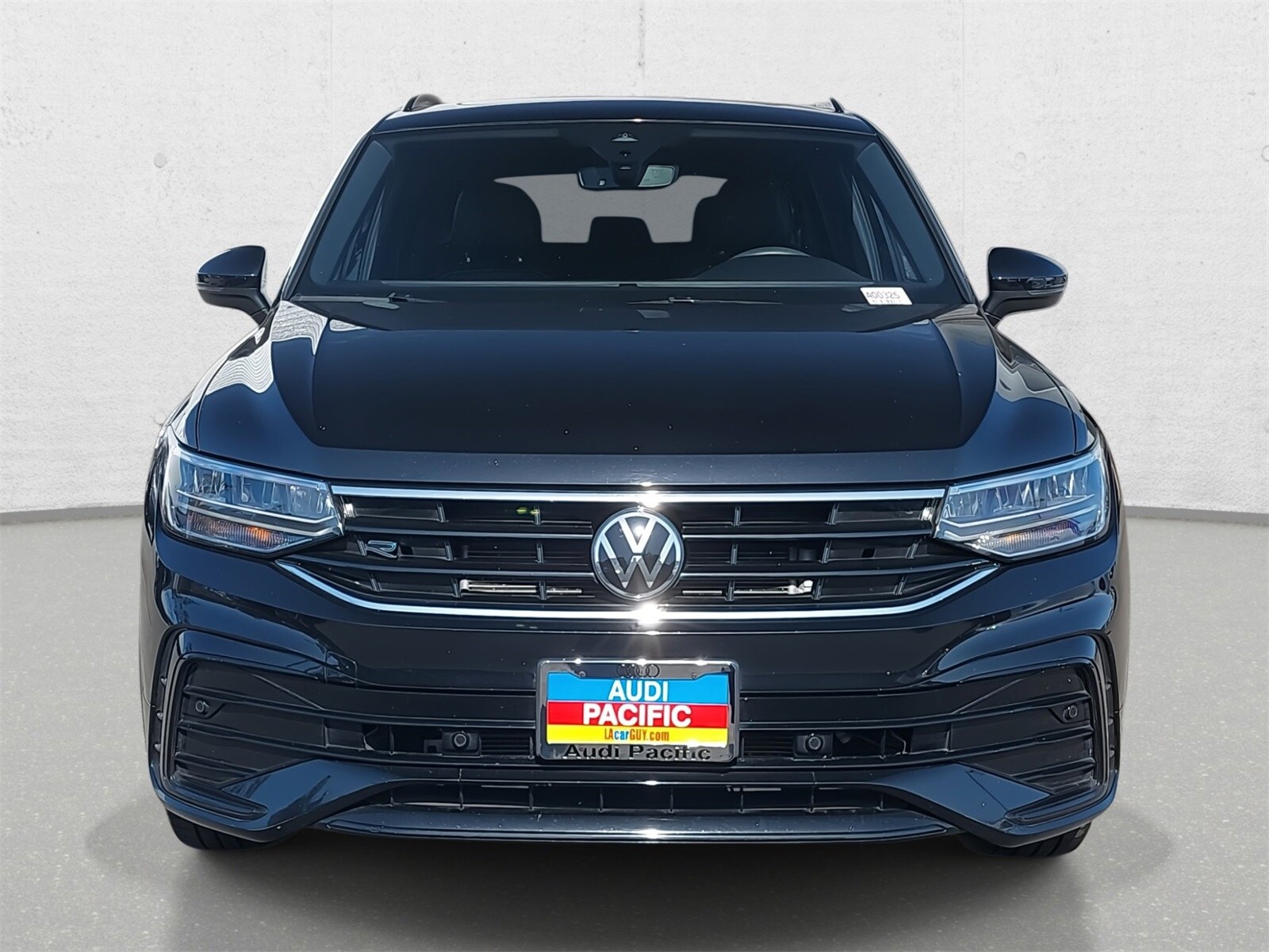 2023 Volkswagen Tiguan SE R-Line Black photo 2
