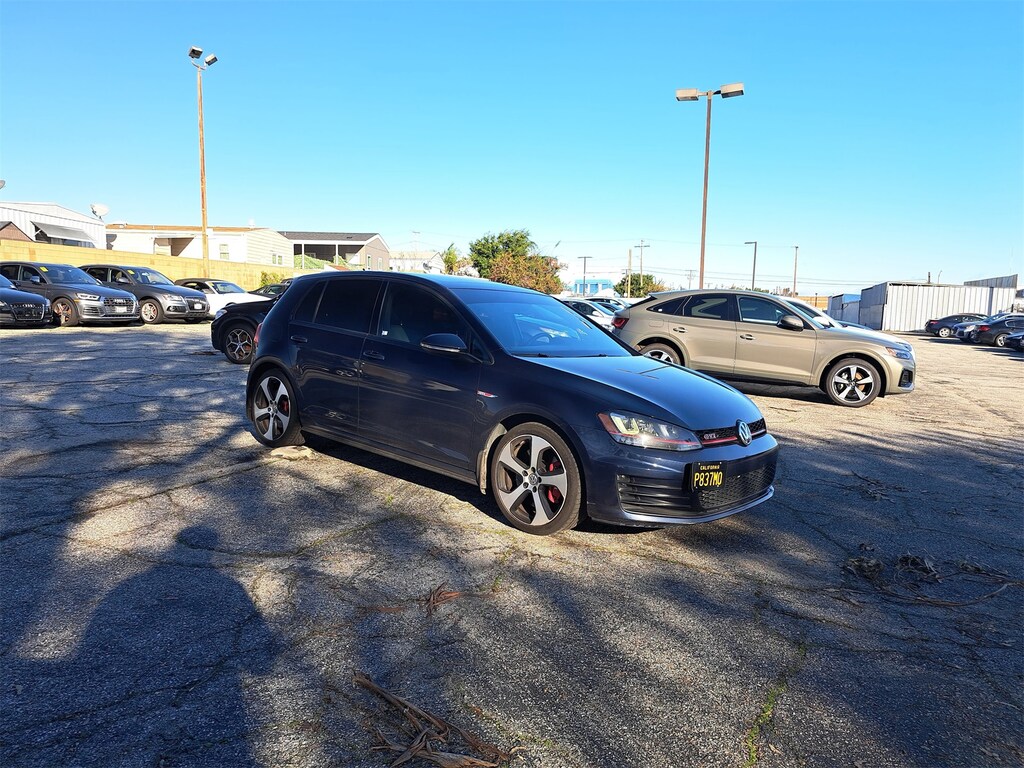 Used 2017 Volkswagen Golf GTI SE Hatchback