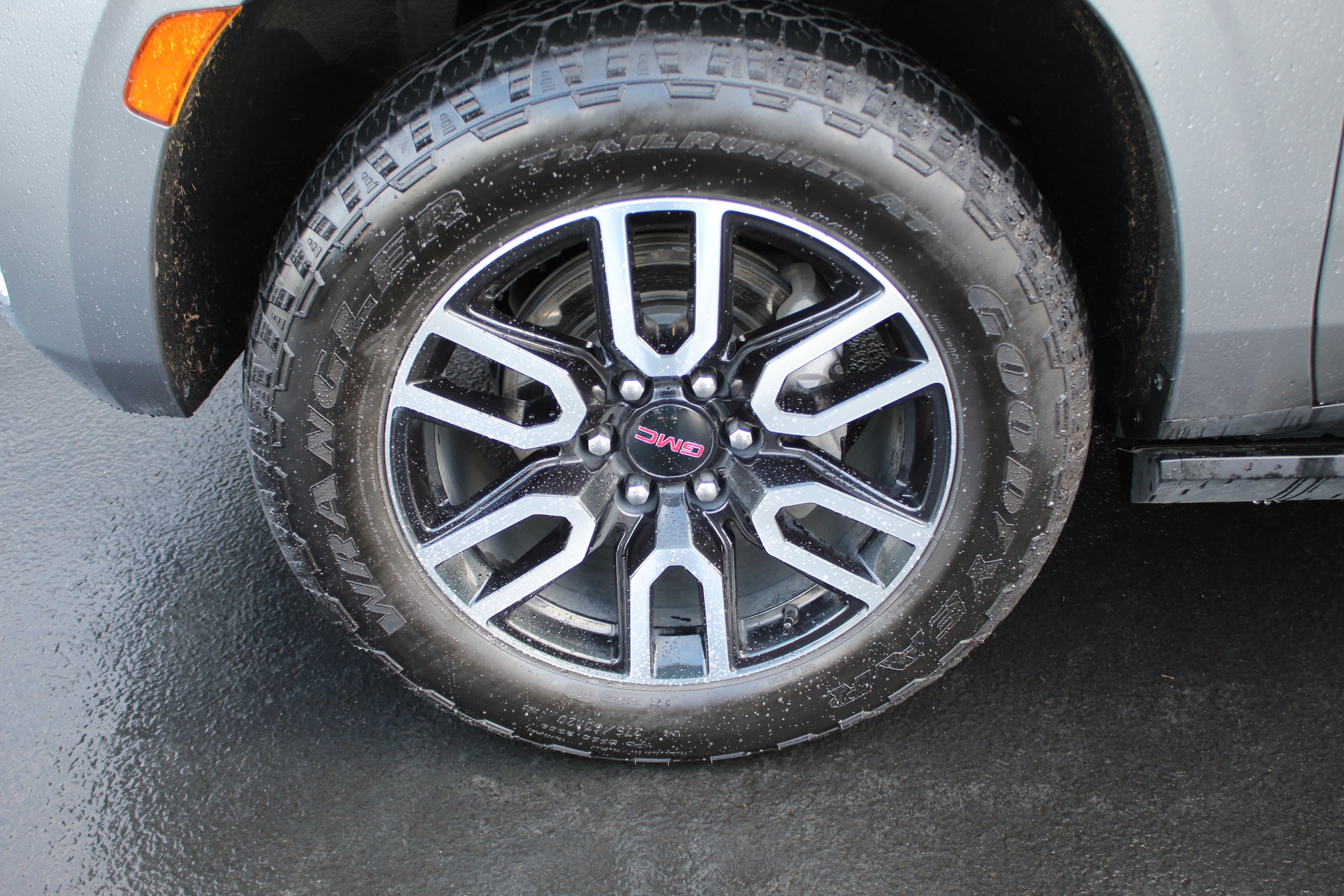2021 GMC Yukon AT4 - Photo 11