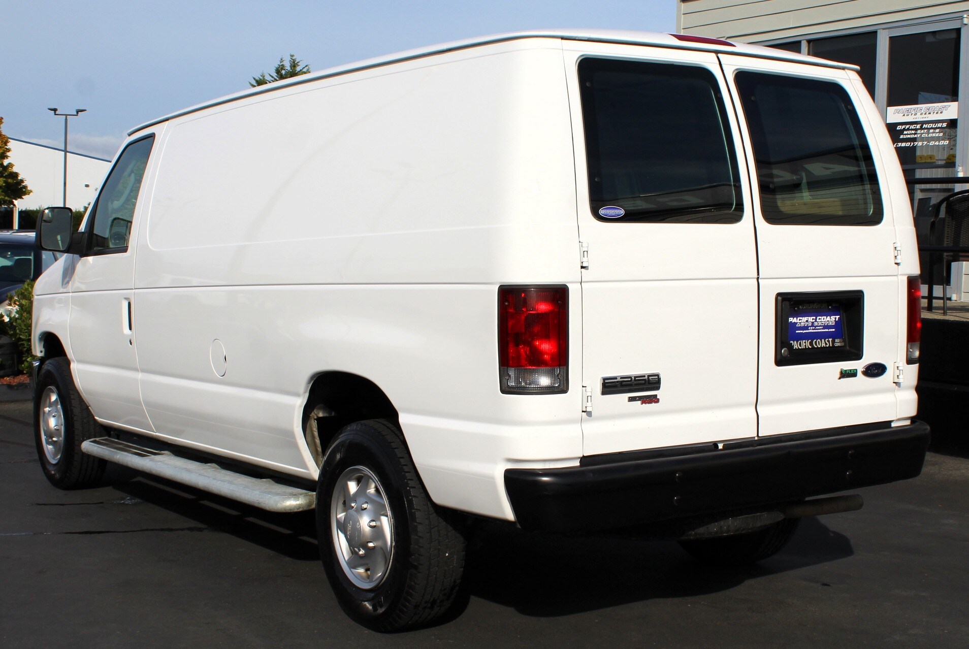 2013 Ford E-250 photo 2