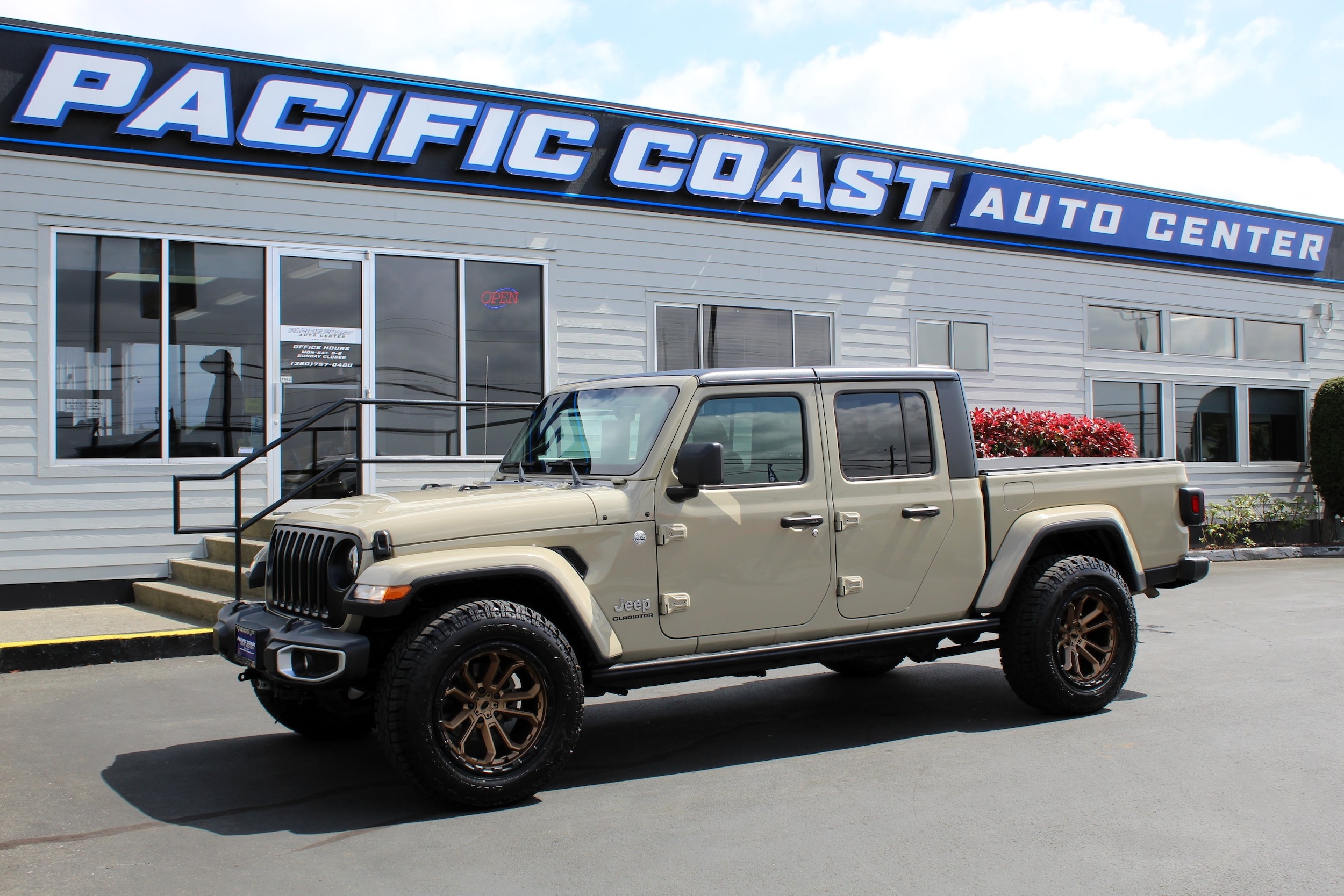 2022 Jeep Gladiator Overland's photo