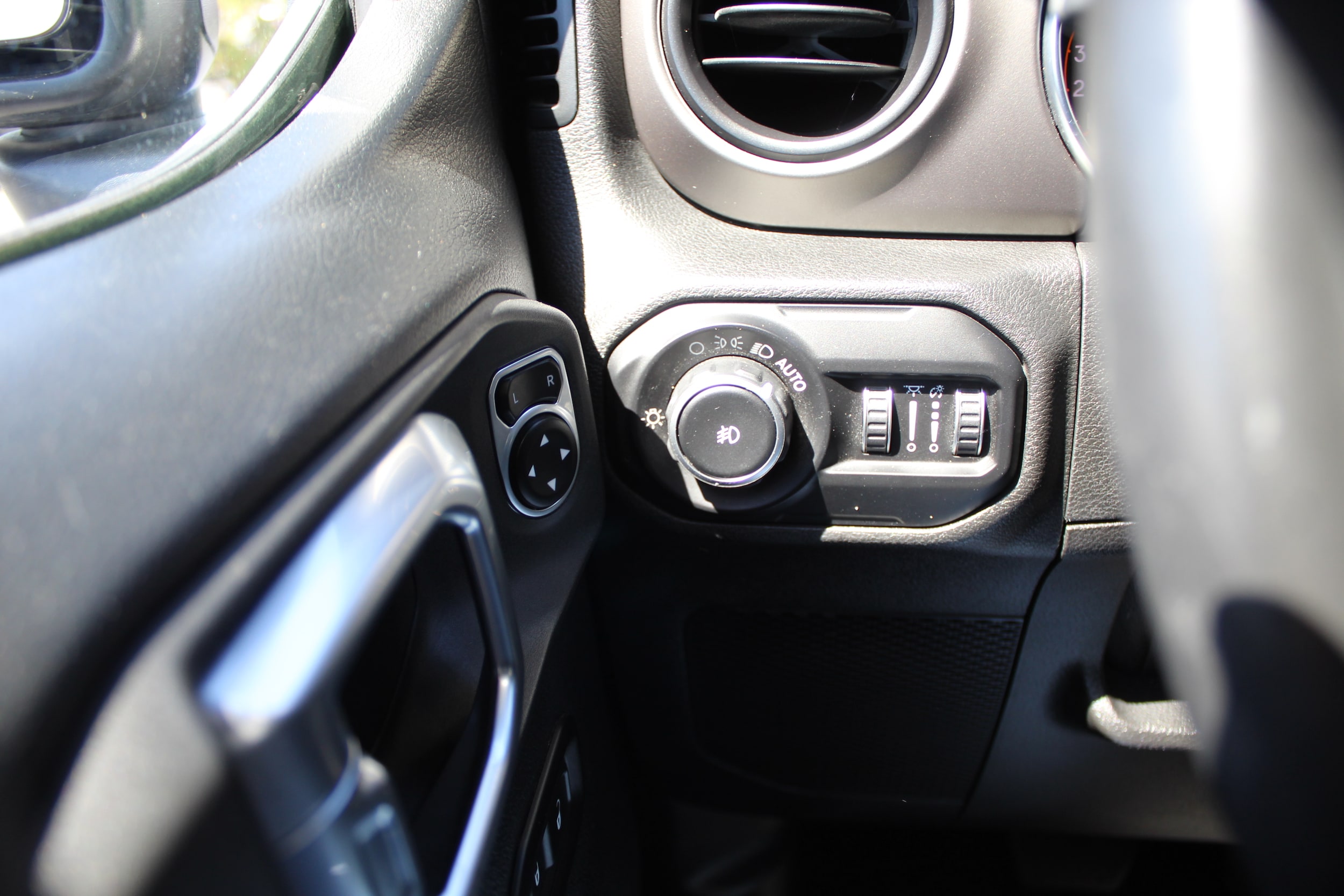 2018 Jeep All-New Wrangler Sport S - Photo 32
