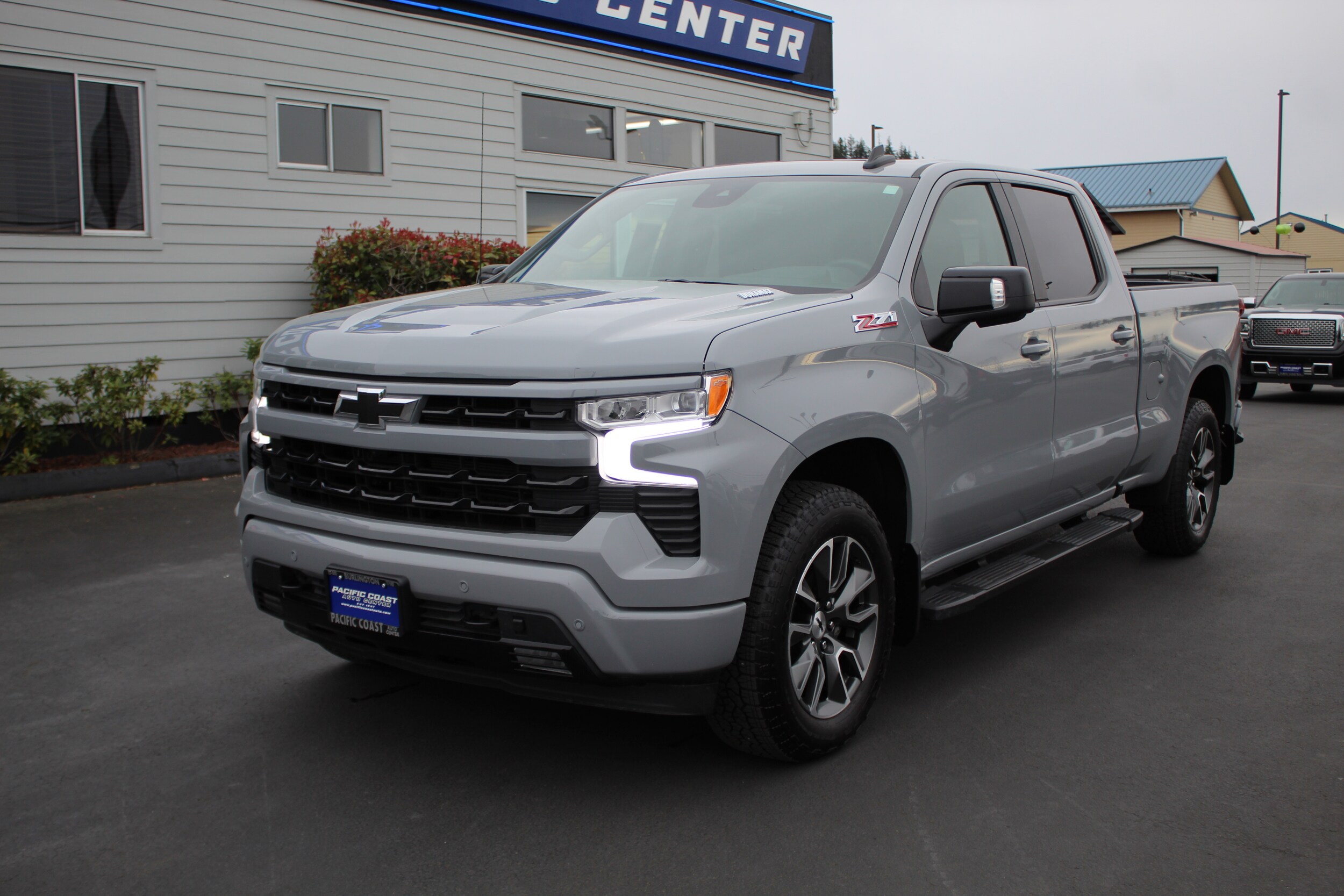2024 Chevrolet Silverado 1500 RST photo 2