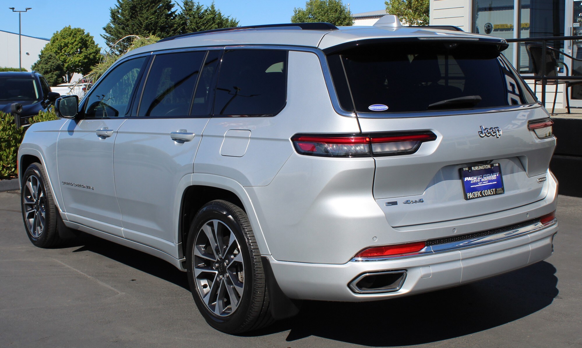 2022 Jeep Grand Cherokee Overland photo 2