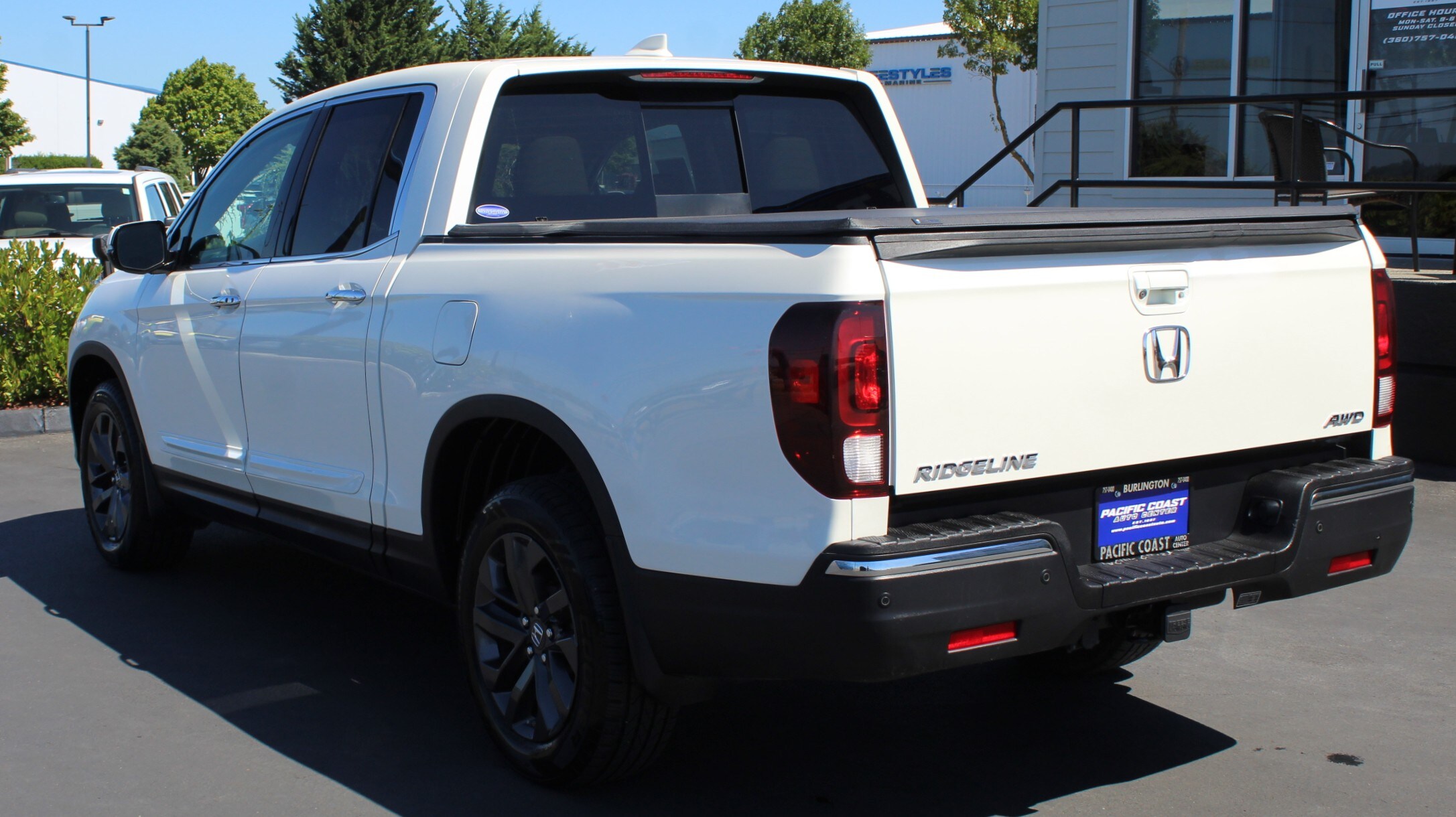 2017 Honda Ridgeline RTL-E photo 2