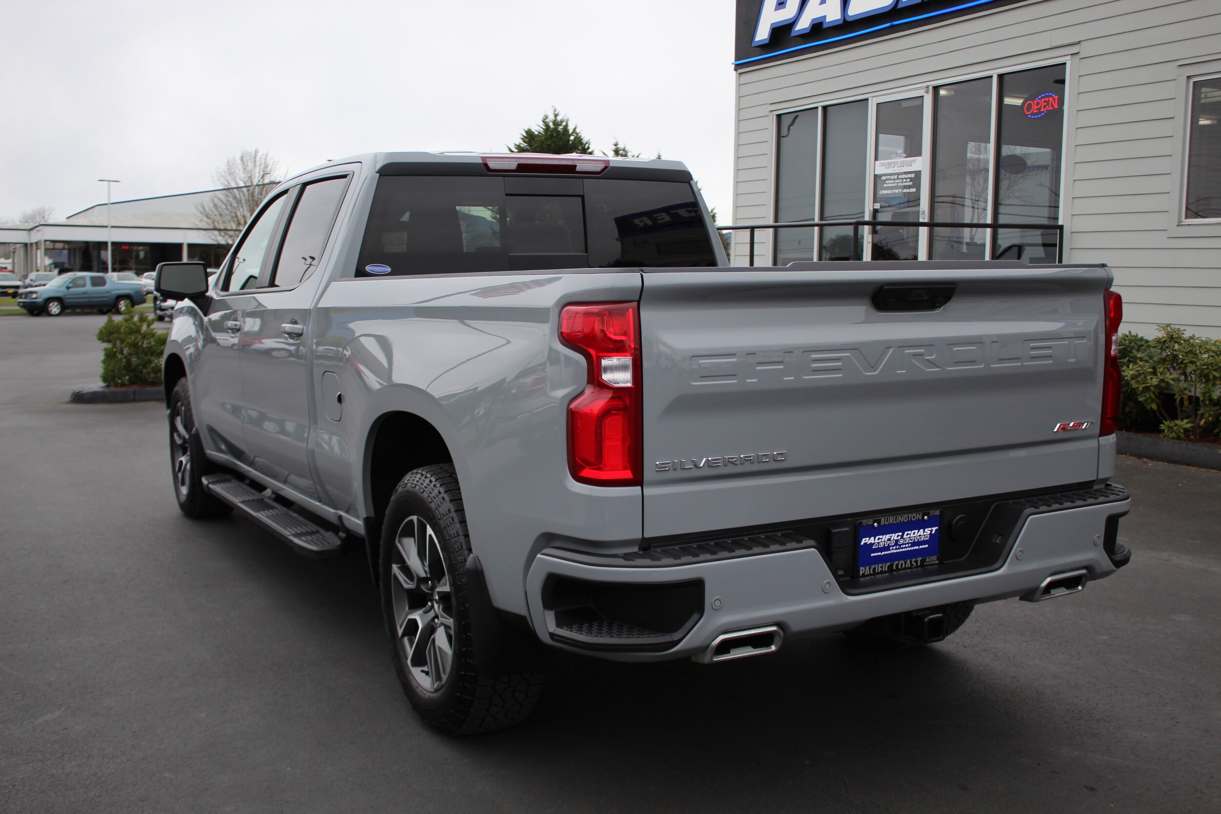 2024 Chevrolet Silverado 1500 RST photo 3