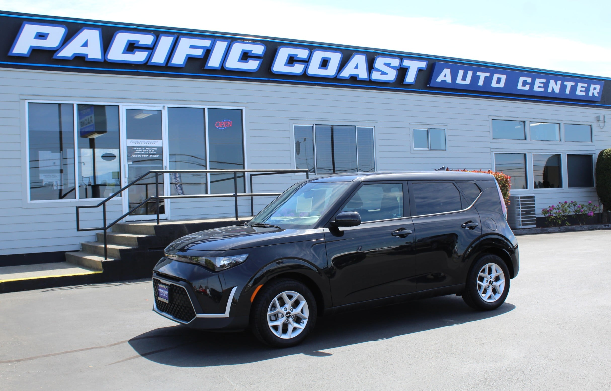 2023 Kia Soul 2.0L S IVT's photo