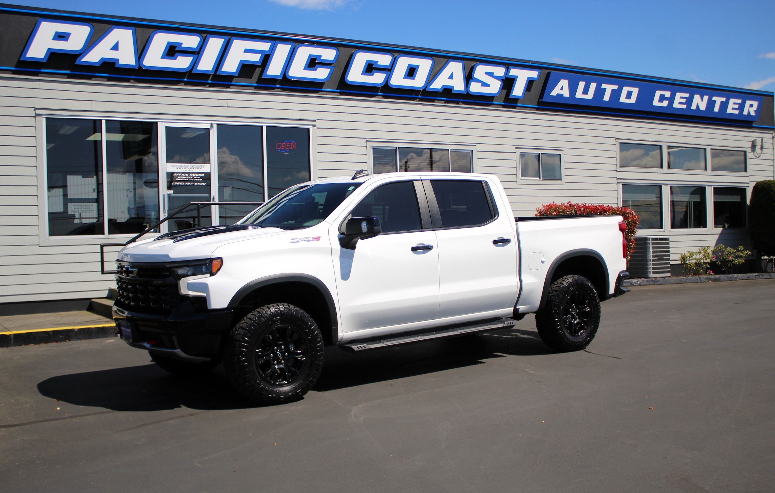 2023 Chevrolet Silverado 1500 ZR2's photo