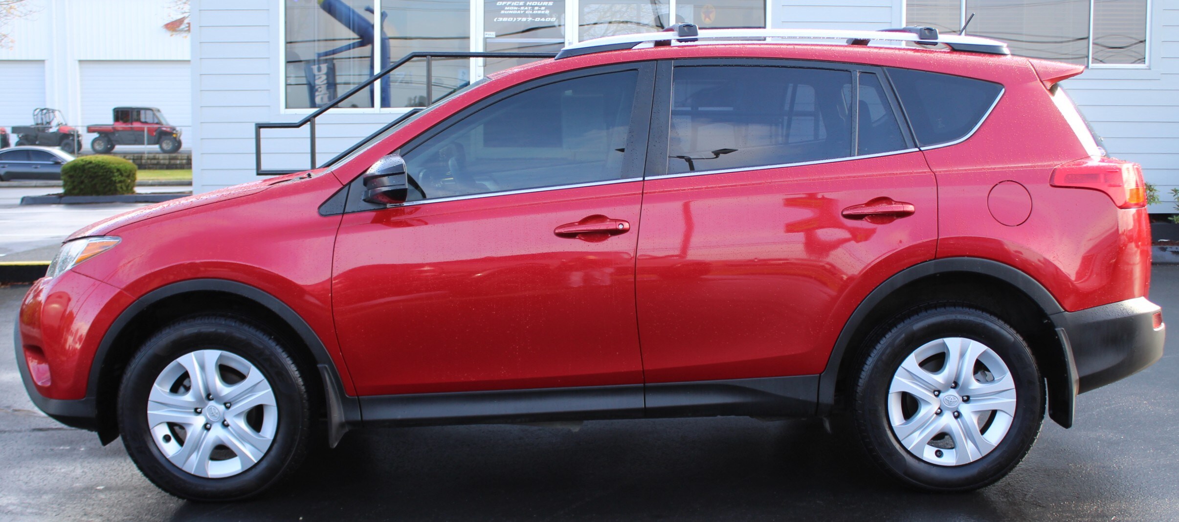 2013 Toyota RAV4 LE photo 2