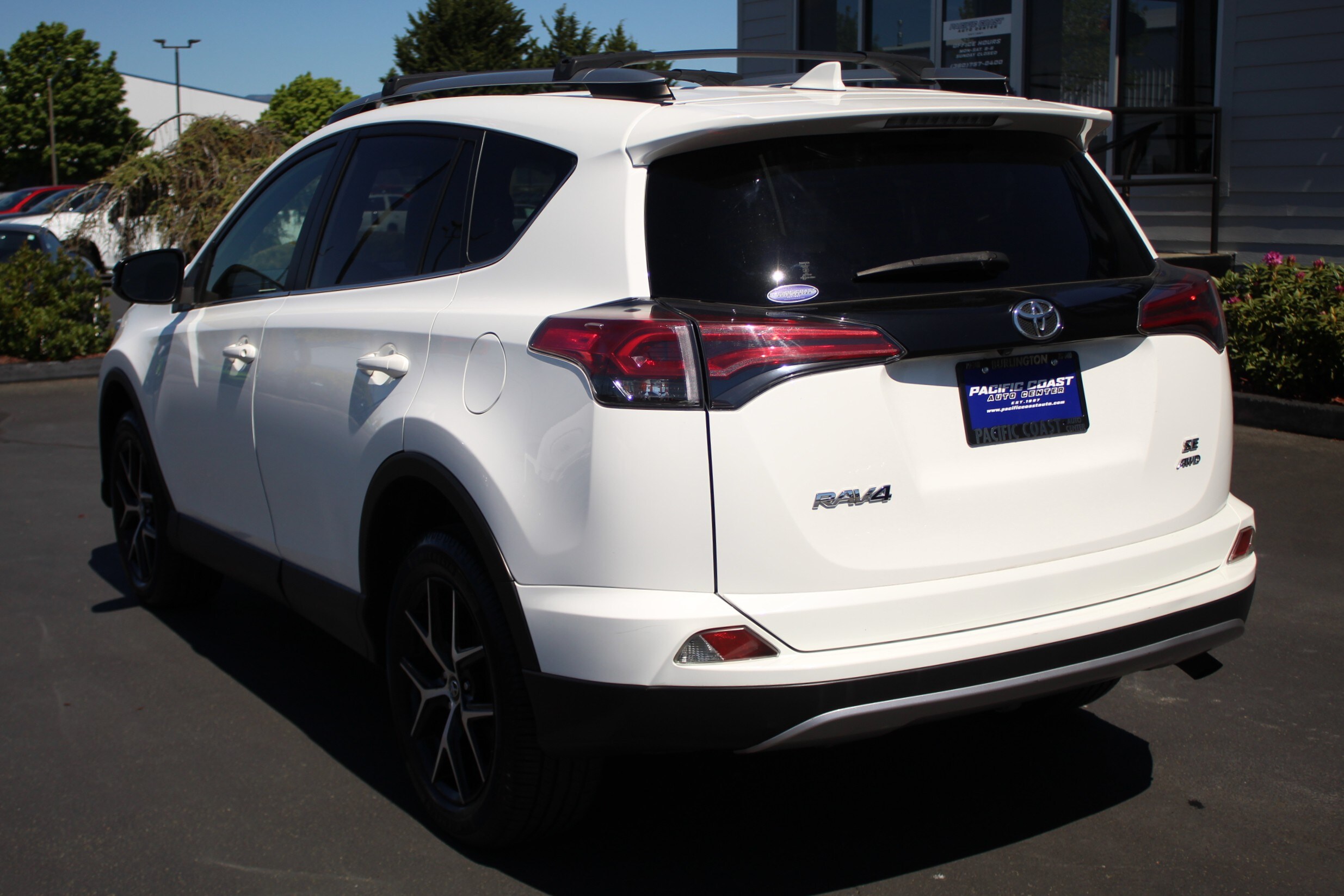 2018 Toyota RAV4 SE photo 4