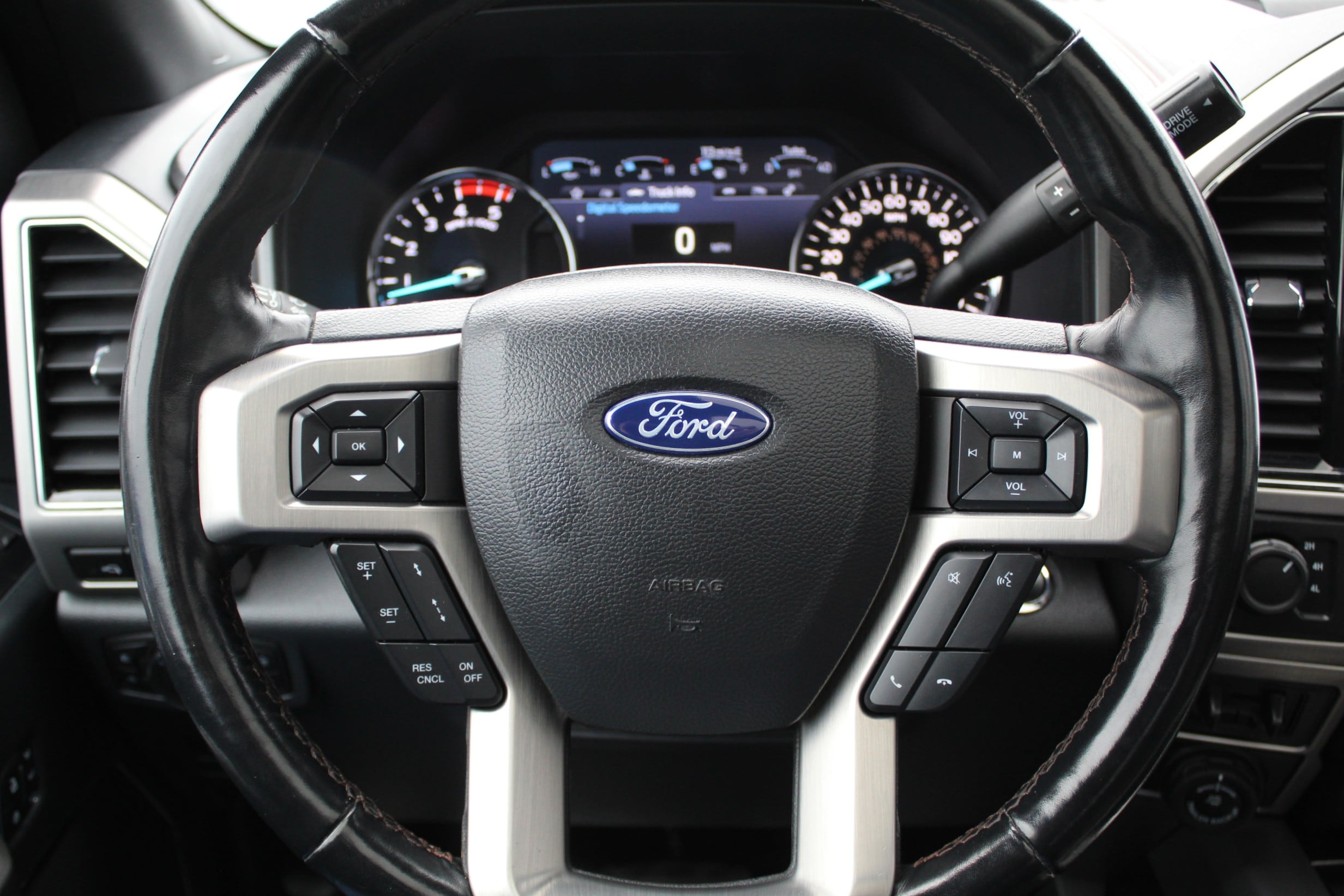 2022 Ford F-350 Super Duty Platinum - Photo 25