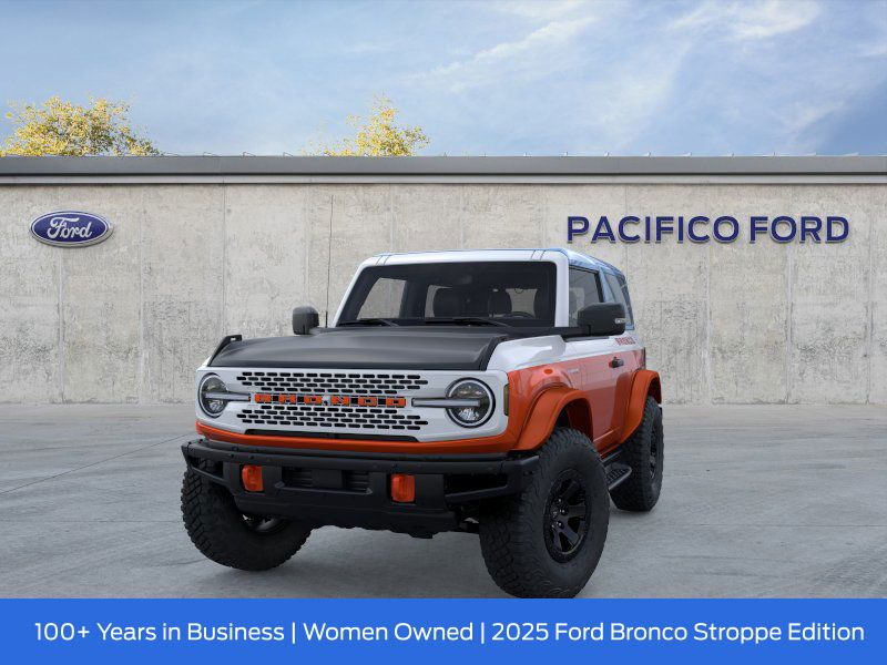2025 Ford Bronco First Edition photo 2