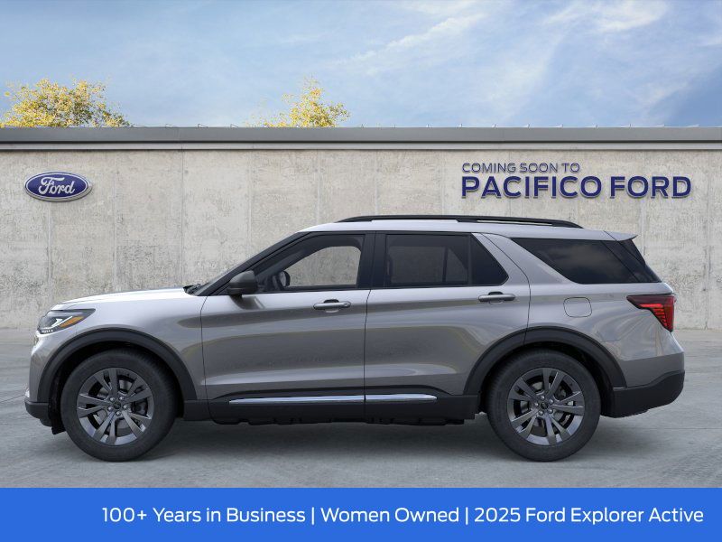 2025 Ford Explorer photo 2