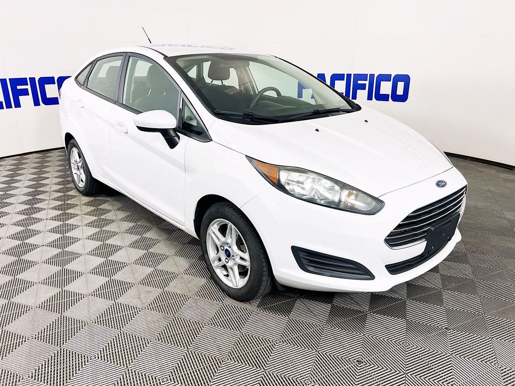 2017 Ford Fiesta SE Sedan's photo