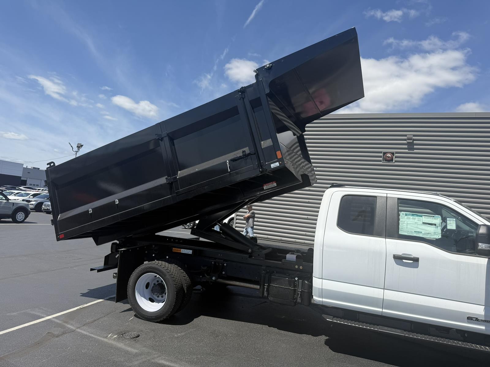 2024 Ford F-550 photo 2