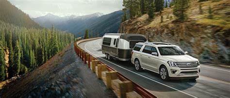 2026-Ford-Expedition-Towing.jpg