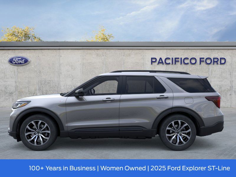 2025 Ford Explorer ST-Line photo 2