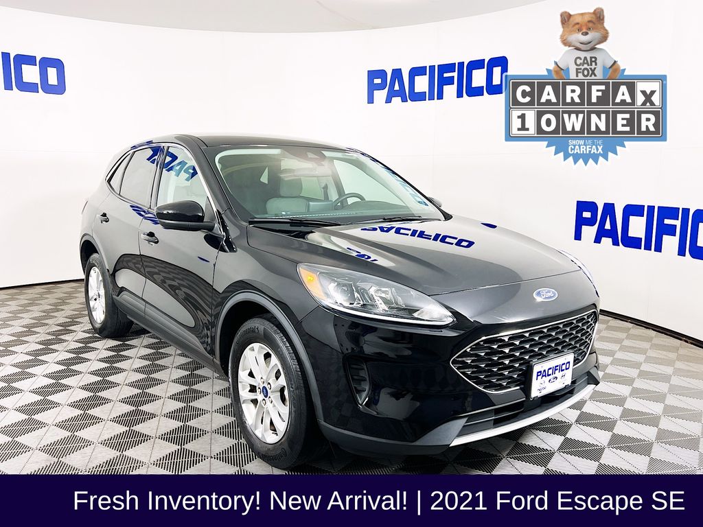 2021 Ford Escape SE's photo