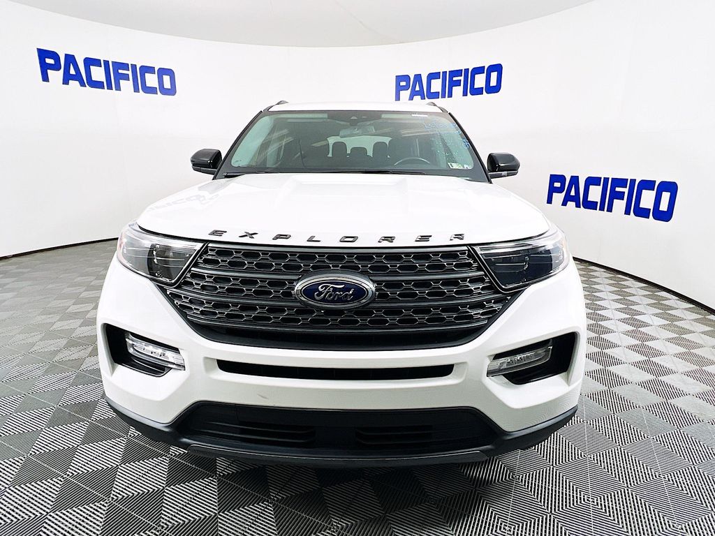 2022 Ford Explorer XLT photo 2