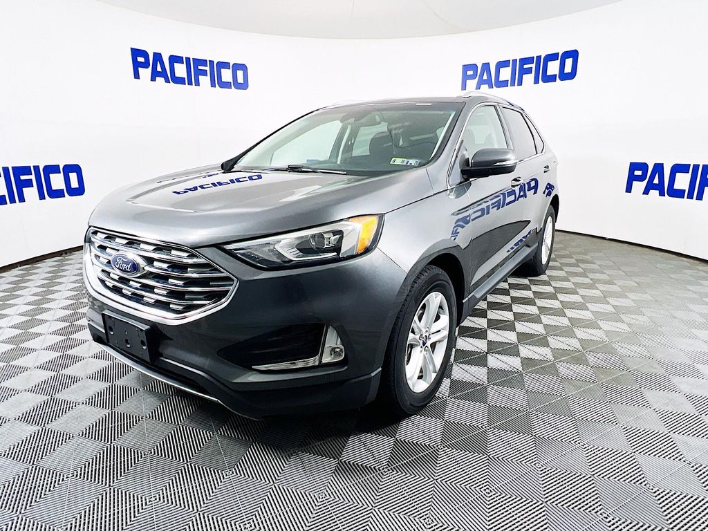 2019 Ford Edge SEL photo 3