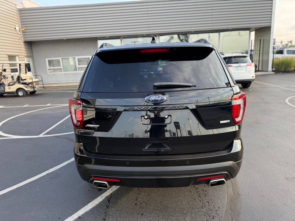 2017 Ford Explorer Sport photo 3
