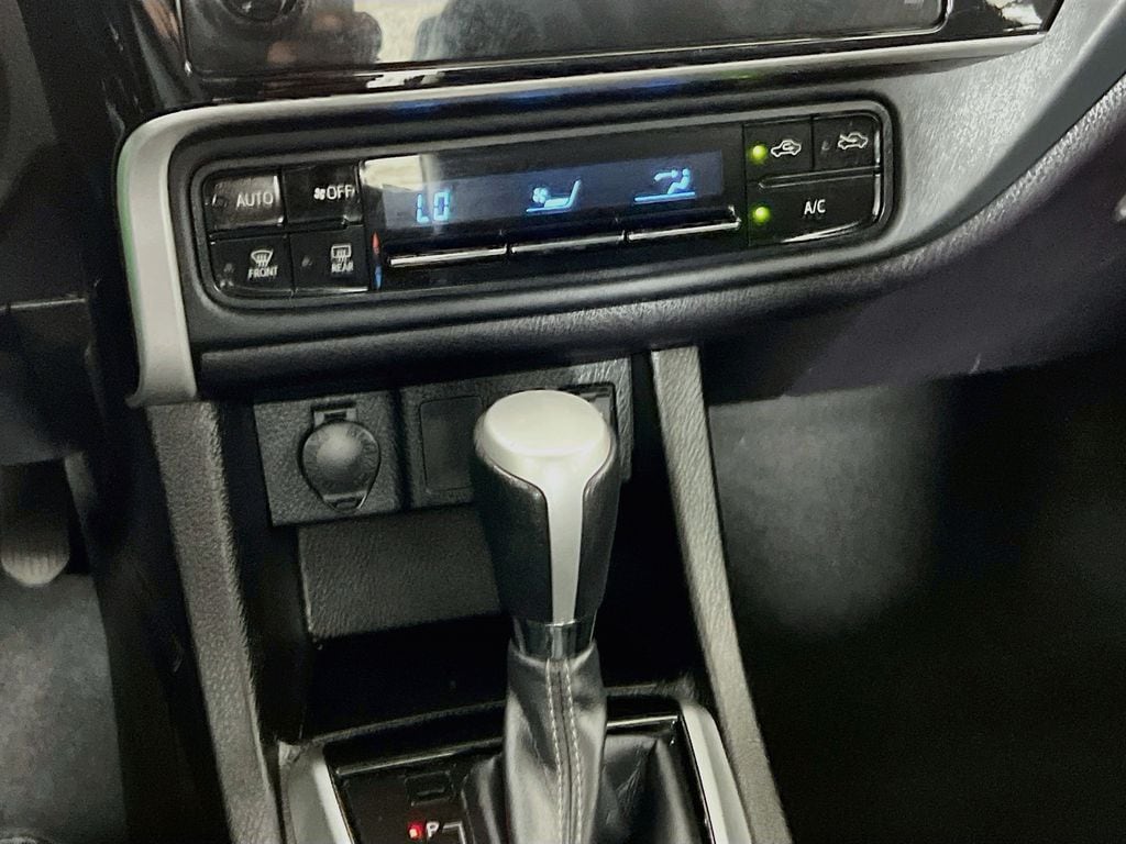 2017 Toyota Corolla LE - Photo 19