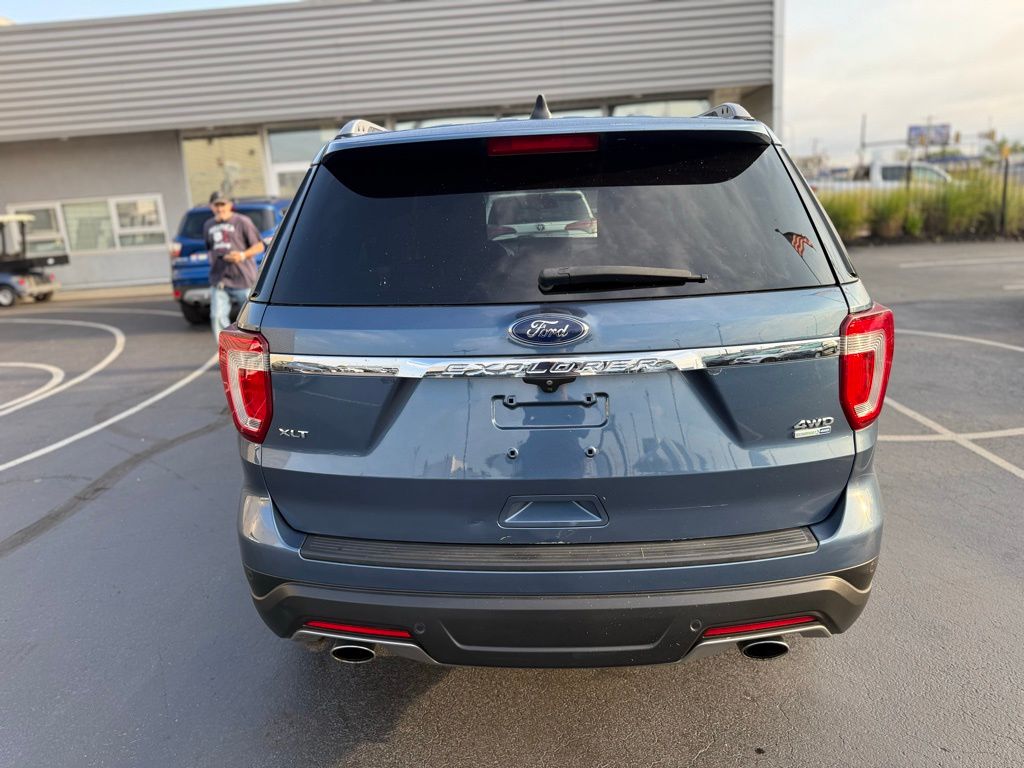 2018 Ford Explorer XLT photo 3