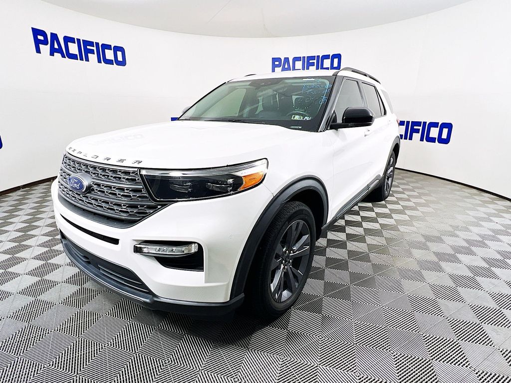 2022 Ford Explorer XLT photo 3