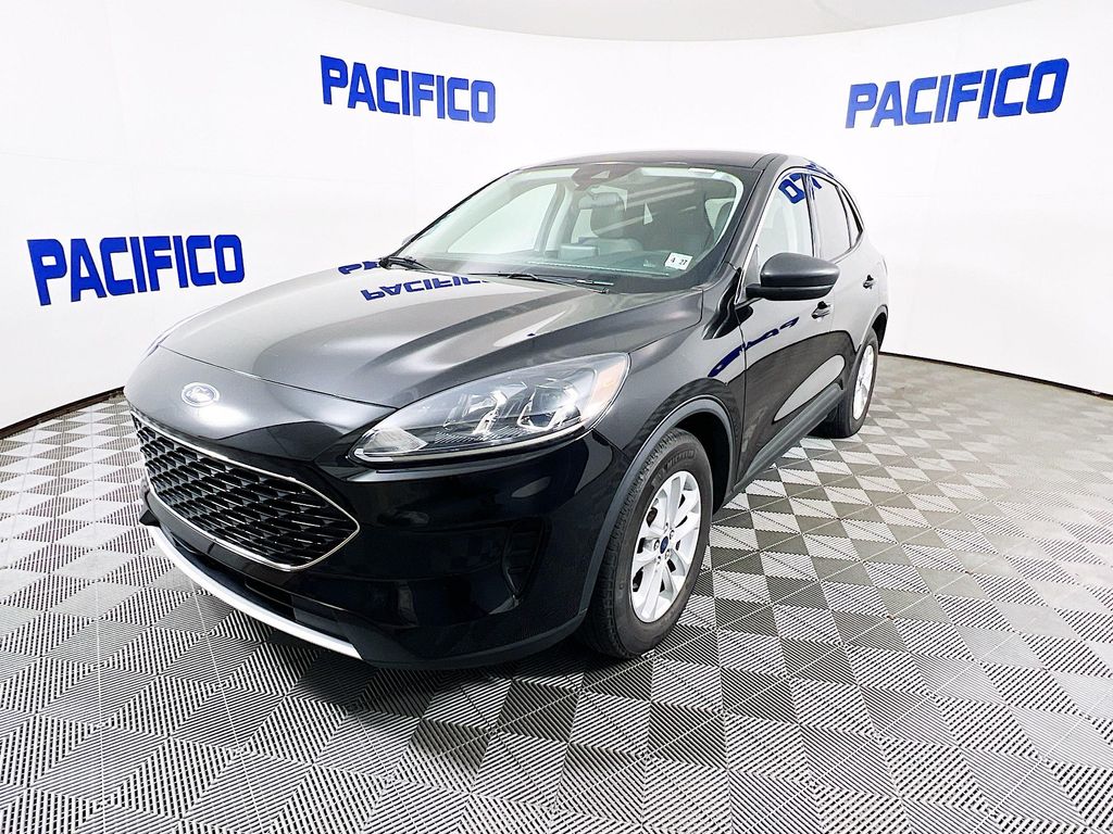 2022 Ford Escape SE photo 2