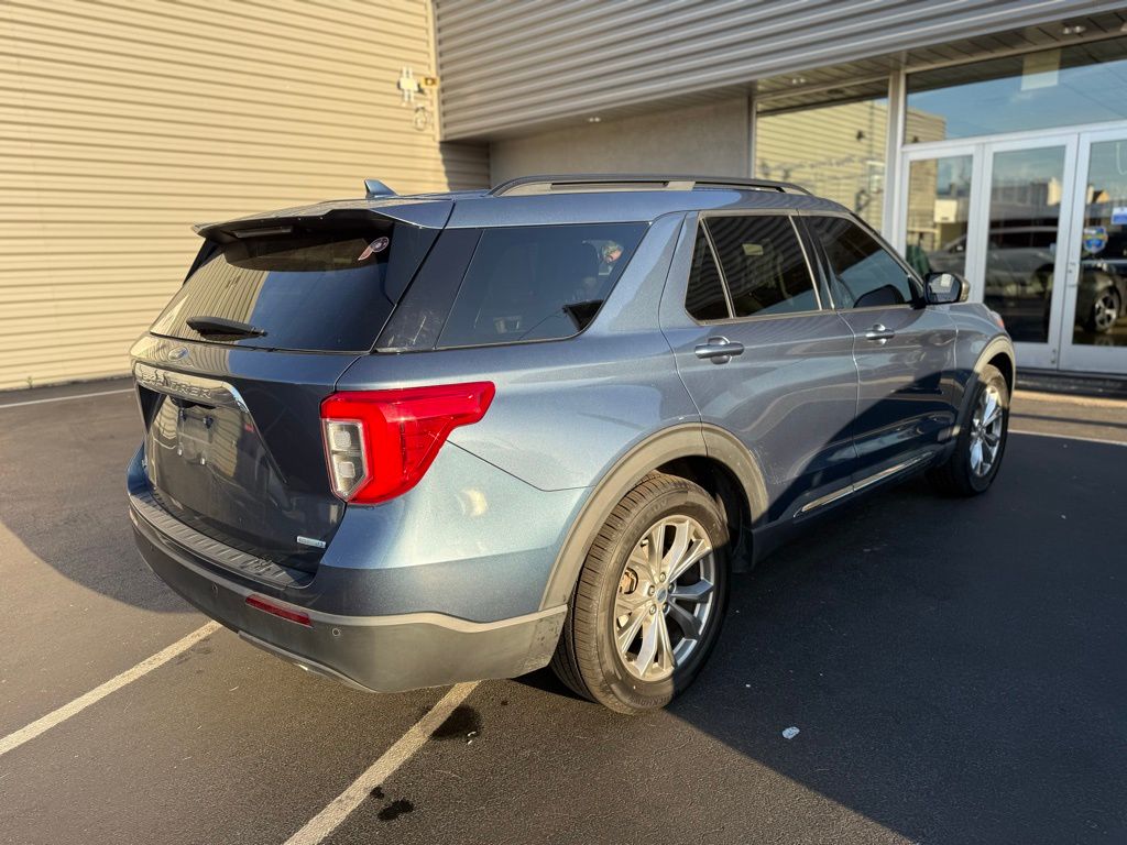 2020 Ford Explorer XLT photo 2