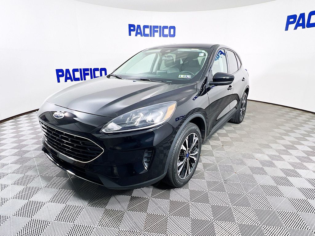 2022 Ford Escape SE photo 2