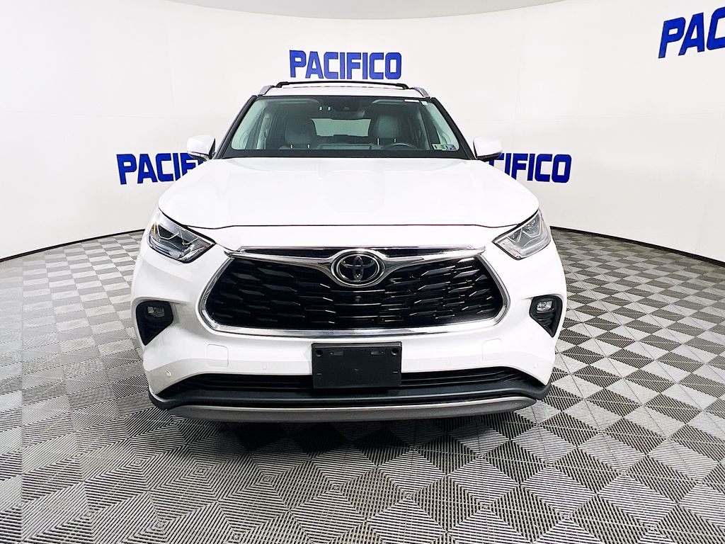 2022 Toyota Highlander Platinum photo 3