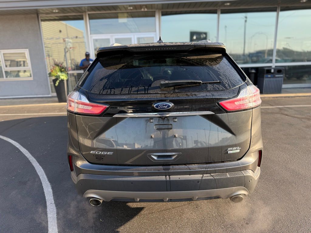 2019 Ford Edge SEL photo 3