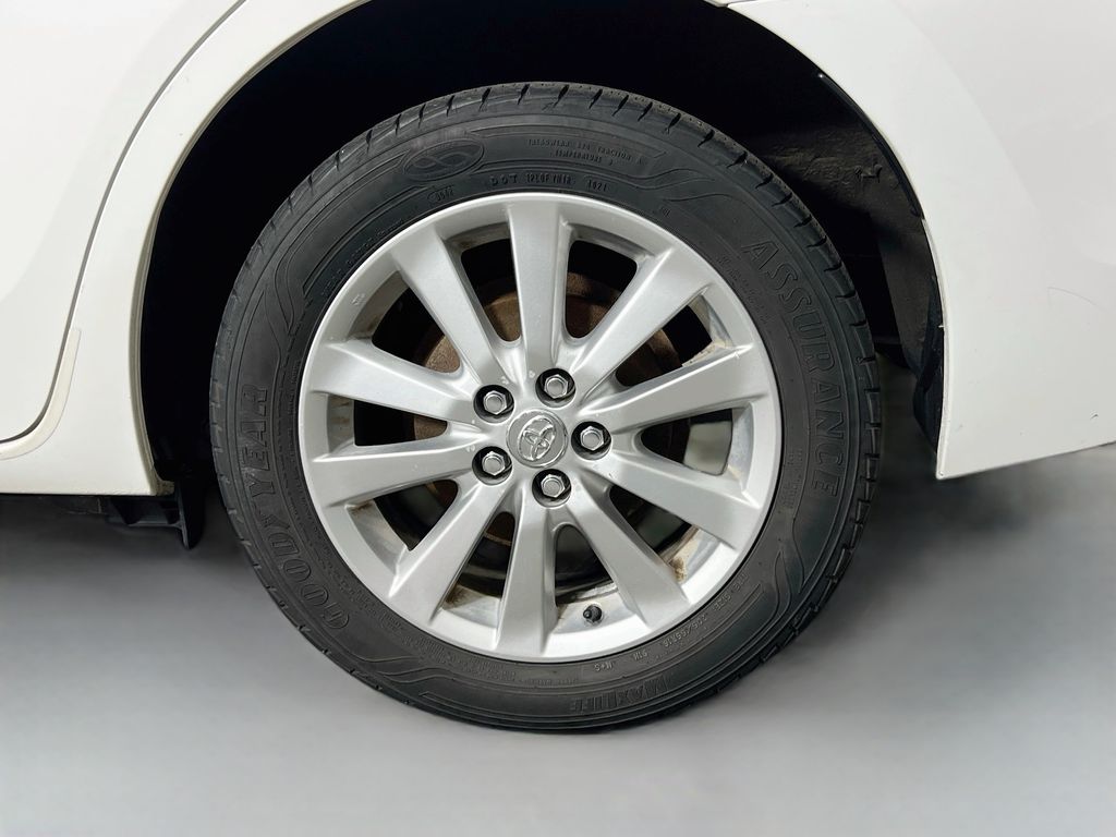 2017 Toyota Corolla LE - Photo 32