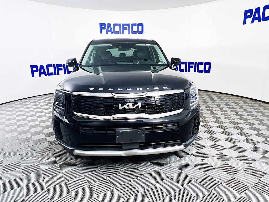 2022 Kia Telluride LX photo 3