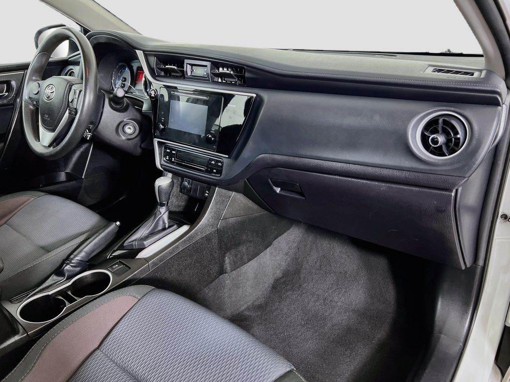 2017 Toyota Corolla LE - Photo 30