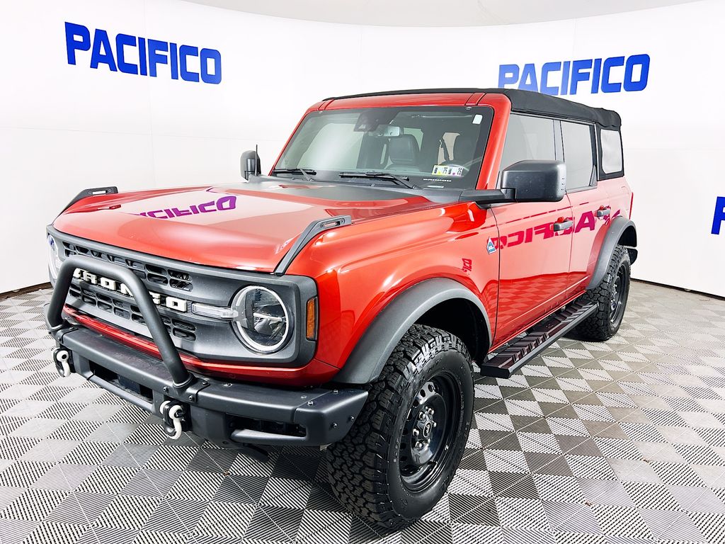 2023 Ford Bronco Black Diamond photo 3