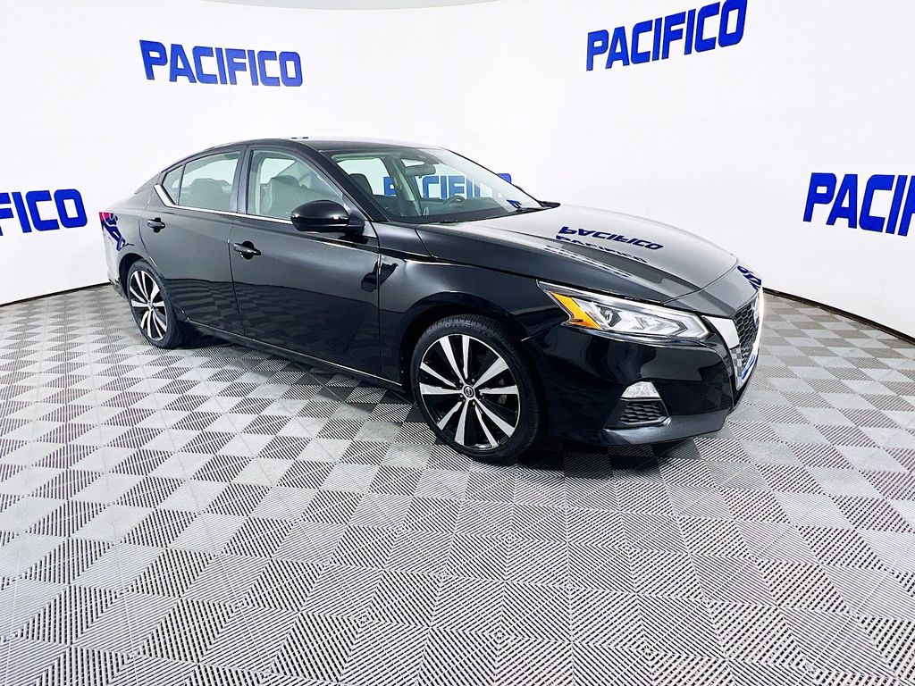 2022 Nissan Altima 2.5 SR photo 2