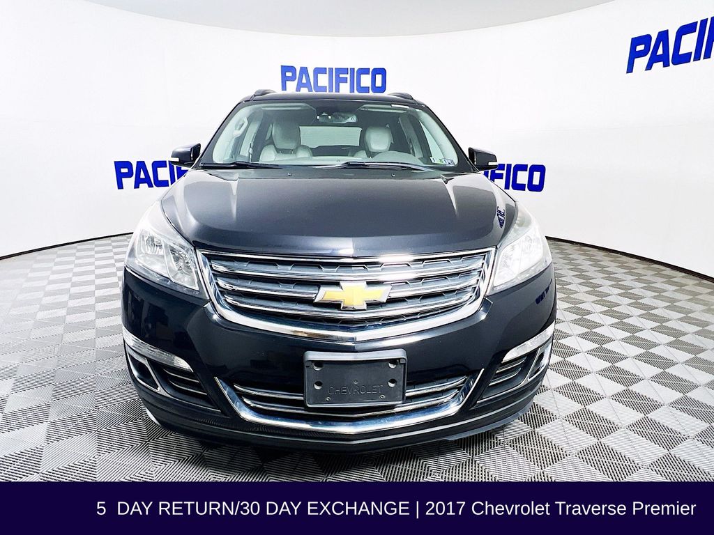 2017 Chevrolet Traverse Premier photo 2