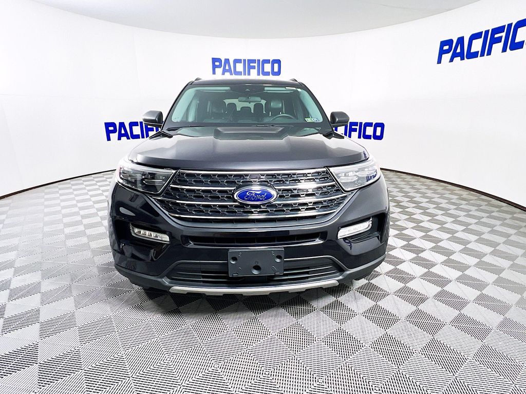 2023 Ford Explorer XLT photo 2