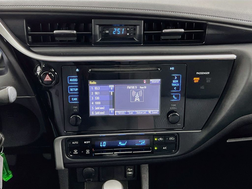 2017 Toyota Corolla LE - Photo 16